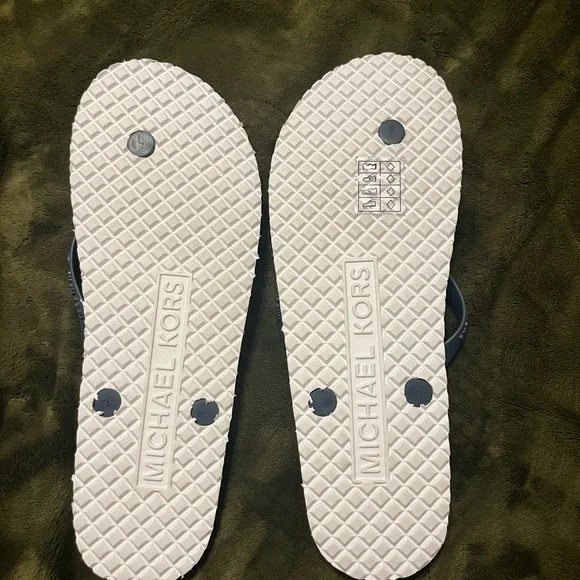 Michael Kors Navy and White Flip Flop Sandals 9 women’s - Picture 2 of 7